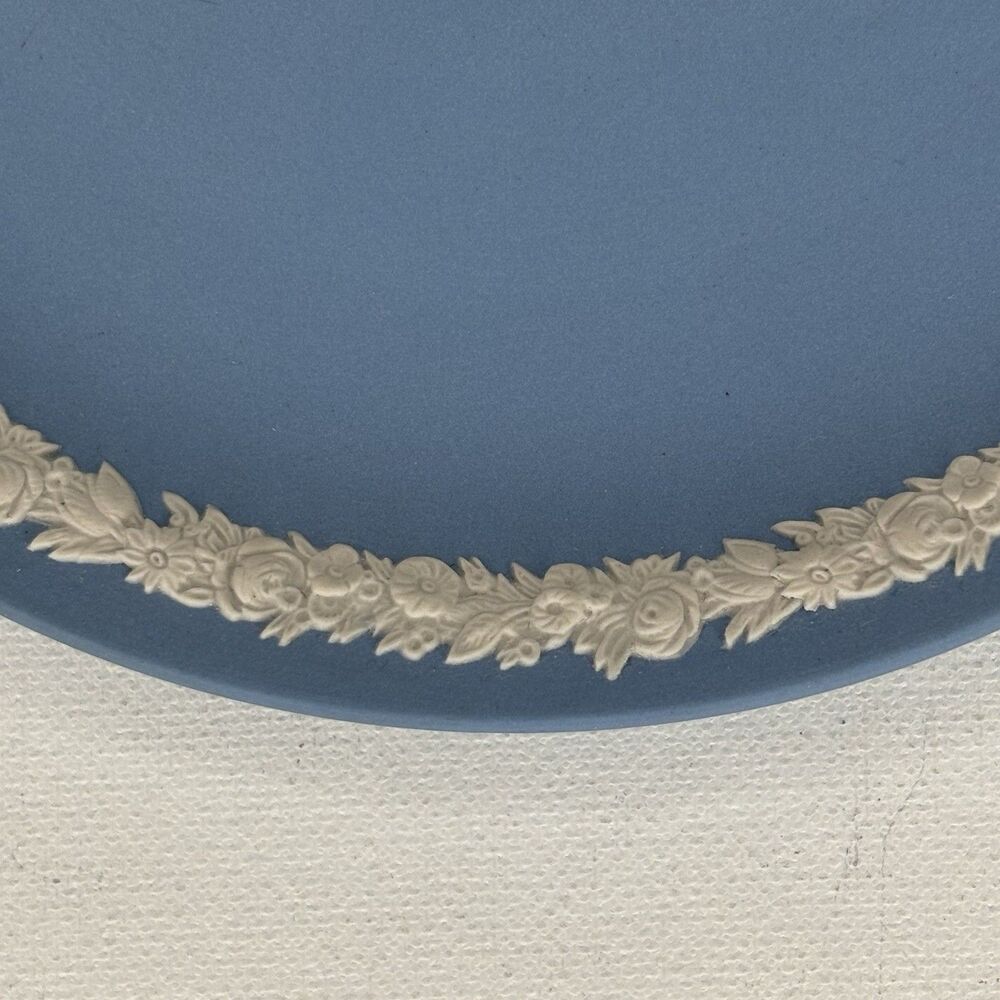 Vintage Wedgwood Blue Jasperware 6.5" Plate - Cupid / Cherub with Bow & Arrow - Picture 11 of 16